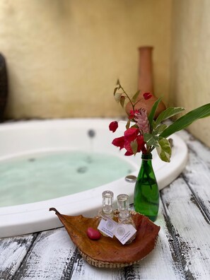 Deluxe Room | Bathroom