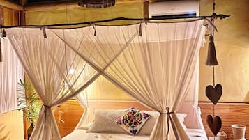 Minibar, escritorio, tabla de planchar con plancha y wifi gratis