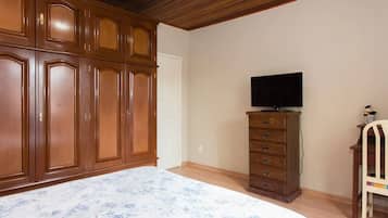 Double Room, Private Bathroom | Desk, laptop workspace, free WiFi