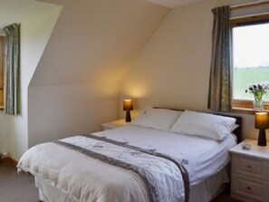 2 bedrooms, iron/ironing board, travel cot, free WiFi - Ard Garraidh Highland Holiday House (Inverness UK)