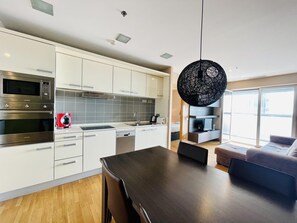 Réfrigérateur, micro-ondes, four, lave-vaisselle