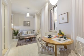 Dining - Palazzino Leone - Corfu Old Town Liston Deluxe Apartment (Corfu)