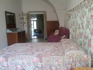 3 Schlafzimmer, Bügeleisen/Bügelbrett