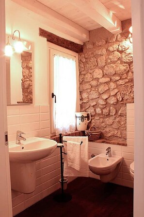 Kostenlose Toilettenartikel, Haartrockner, Handtücher, Seife