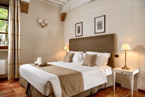 20 bedrooms, free WiFi, bed sheets - CASTELLO NELLE CRETE (Siena)