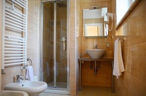 Shower, free toiletries, hair dryer, bidet - Il Faro Gianicolense (Rome)