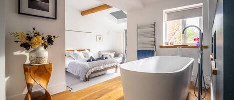 2 quartos, acesso à internet, roupa de cama