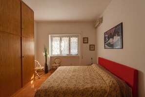 2 Schlafzimmer, Schreibtisch, Bügeleisen/Bügelbrett, WLAN