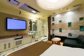 Gebar bulu kapas, bar mini, peti besi dalam bilik 