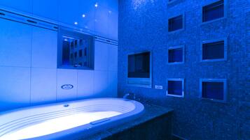 Separate bathtub and shower, jetted bath, free toiletries, hair dryer