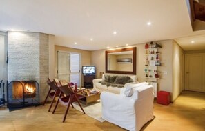 Apartamento luxo | Área de estar | TV de tela plana