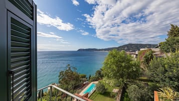 Deluxe Apartment, 2 Bedrooms, Bay View, Tower | Water view