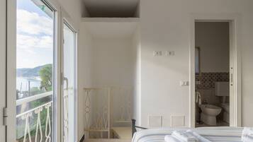 Classic-talo, 1 makuuhuone, merinäköala, lisärakennuksessa | 2 makuuhuonetta, untuvapeitot, yksilöllisesti sisustettu