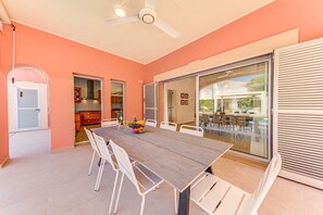 Outdoor dining - Maria Bonaire for eigth people with pool (Alcúdia)