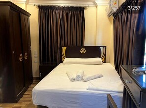 1 bedroom, Egyptian cotton sheets, premium bedding, pillowtop beds