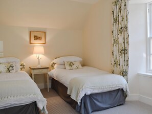 1 bedroom, bed sheets - 1 bedroom accommodation in Pitscandly, near Forfar (Pitscandly, near Forfar)