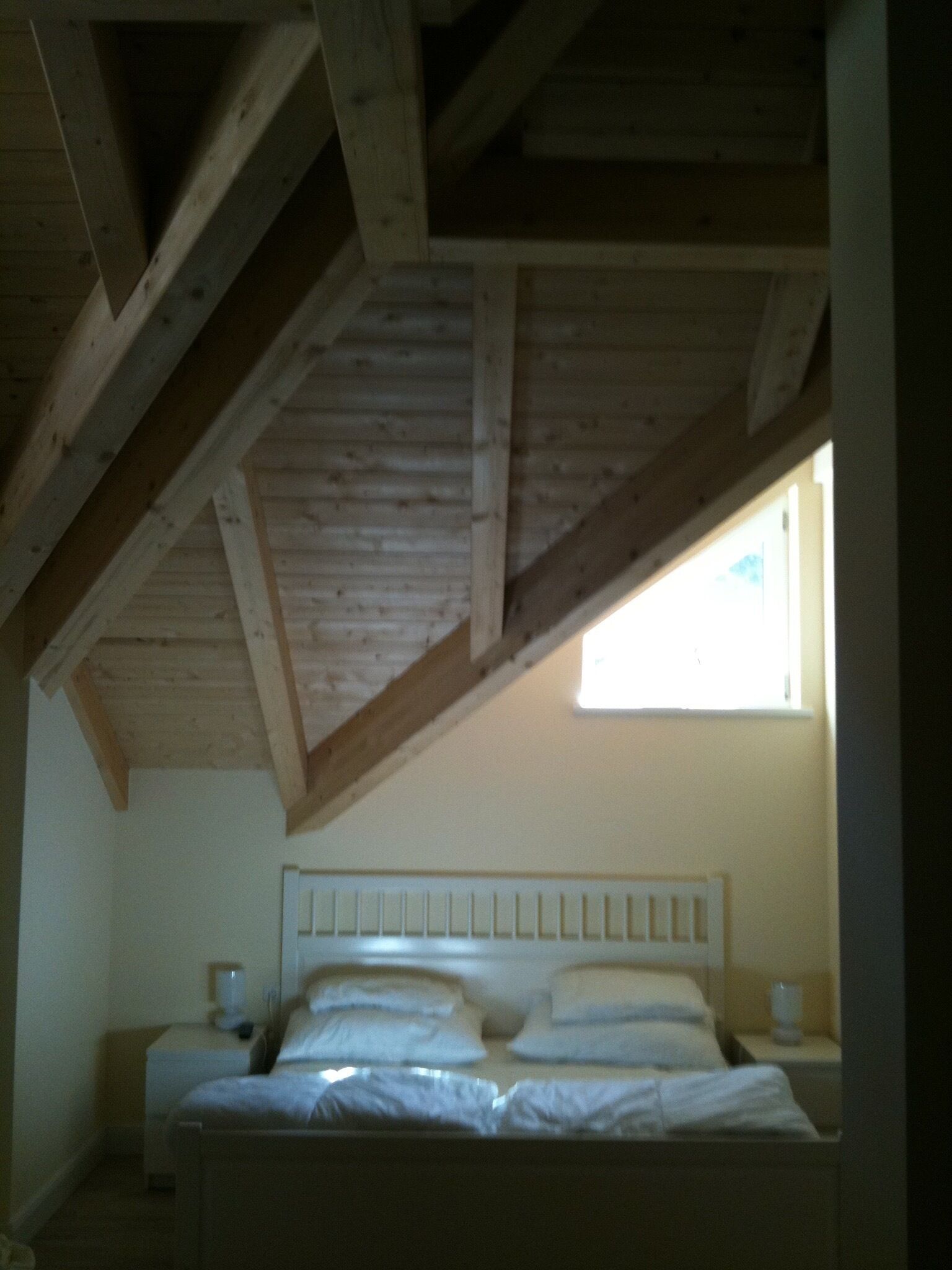 3 makuuhuonetta, silitysrauta/-lauta, ilmainen Wi-Fi, vuodevaatteet