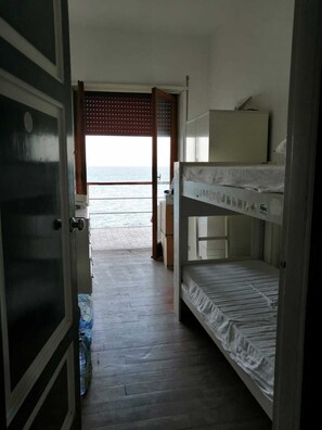 3 bedrooms, iron/ironing board, free WiFi, bed sheets - Apartment in villa with private access to the sea (Porto Santo Stefano)