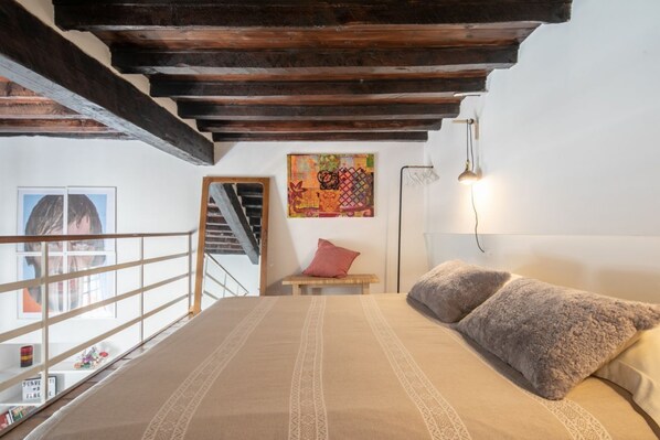 1 bedroom, WiFi, bed sheets
