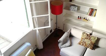 Cozy and modern studio apartment by Mmega