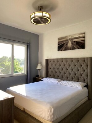 Luxury Apartment | 1 bedroom, Egyptian cotton sheets, premium bedding, pillow-top beds - Barri Vacation Home (Kingston)