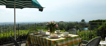Casa Altabina con cancha de tenis privada y piscina privada, a solo 10 min. de Vinci y de Maleri
