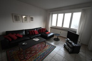 Lecteur de DVD, table de tennis de table