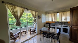 Executive-Zimmer, Balkon | Eigene Küche