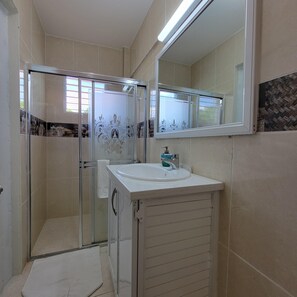 Standard Room | Bathroom - Hotel Quinto Nivel RD (Salcedo)