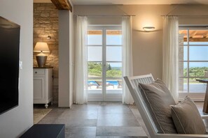 Smart-TV, Kamin, Stereoanlage