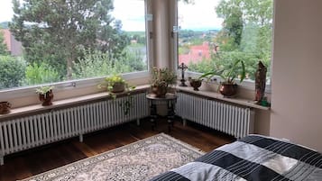 3 bedrooms, desk, iron/ironing board, travel cot