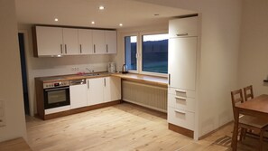 Kühlschrank, Herdplatte, Geschirrspüler