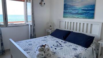 1 Schlafzimmer, Schreibtisch, Bügeleisen/Bügelbrett