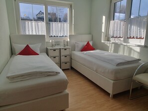 4 bedrooms, desk, soundproofing, iron/ironing board