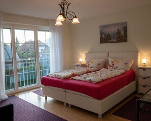 4 soveværelser, skrivebord, lydisolering, strygejern/strygebræt