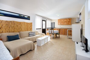 TV - Famara Beach Apartment on the Shore with Shared Pool, Terrace, Ocean/Mountain Views & Wi-Fi (Caleta de Famara)