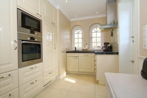 Fridge, microwave, oven, coffee/tea maker