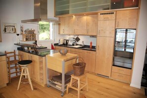 Fridge, stovetop, dishwasher, toaster