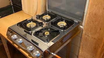 Réfrigérateur, four, plaque de cuisson, lave-vaisselle