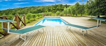 Le Corniole con piscina, jacuzzi e barbecue