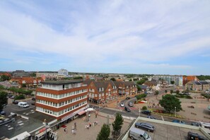 Unclassified image, 4 of 10, button - Löffler - east balcony (Westerland)