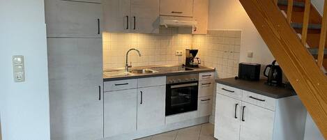 Fridge, oven, stovetop, dishwasher