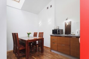 Dining - Amaretto Apartment | Air conditioning | Bathtub (Kraków)