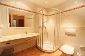 Shower, hair dryer, towels - Fuchsbau - Holiday apartment Hochnössler (Palfen)