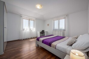 Ferienhaus | 4 Schlafzimmer, Schreibtisch, laptopgeeigneter Arbeitsplatz