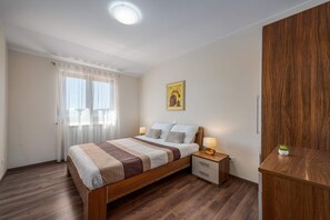 4 chambres, bureau, espace de travail pour ordinateur portable