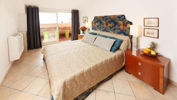 4 slaapkamers, een strijkplank/strijkijzer, wifi