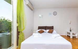 1 Schlafzimmer, Reisekinderbett, kostenloses WLAN, Bettwäsche