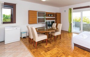 1 Schlafzimmer, Reisekinderbett, kostenloses WLAN, Bettwäsche