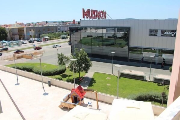 تناول الطعام بالخارج